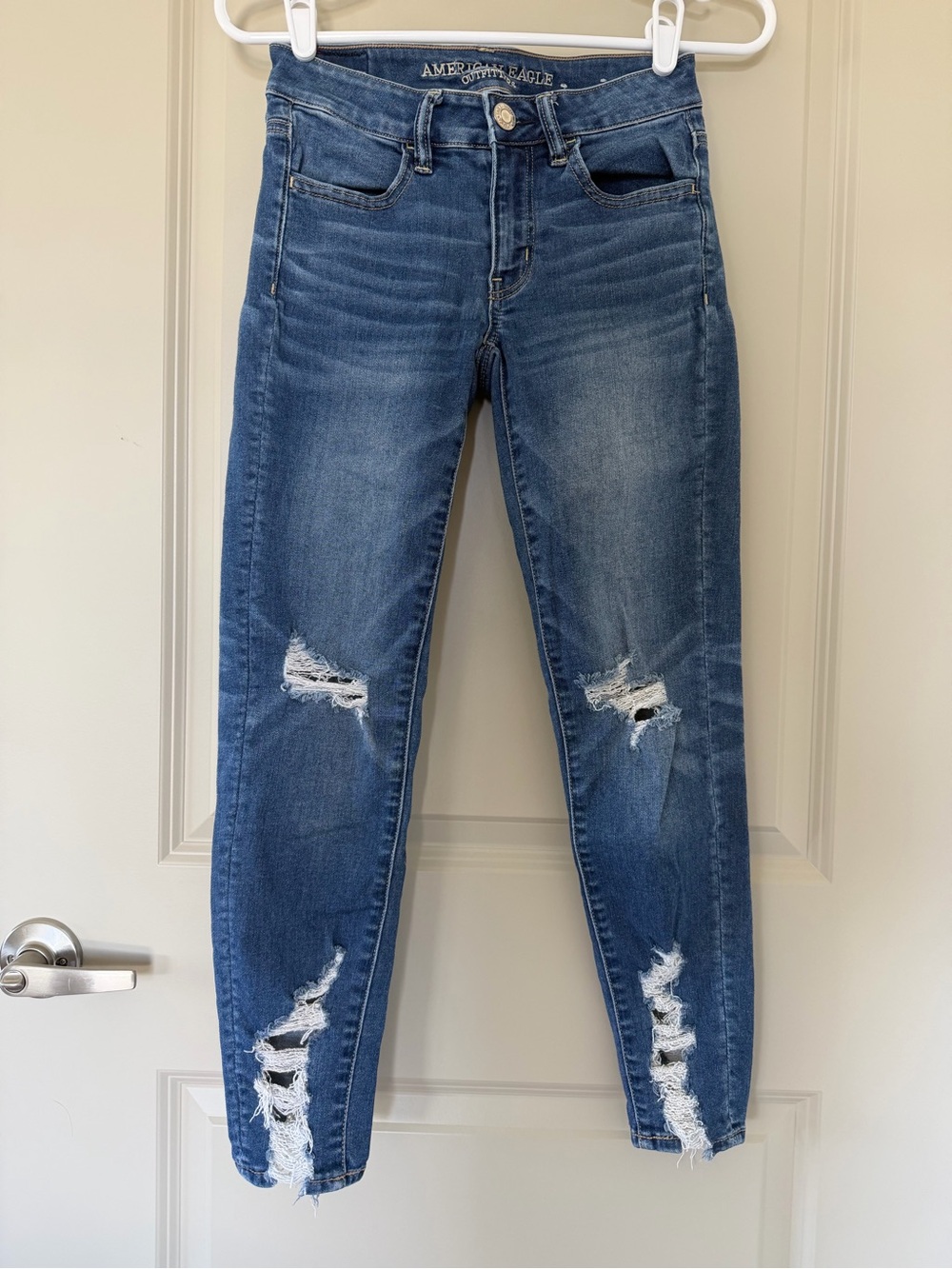 American Eagle Outfitters Size 2 Distressed Crop Jegging Jeans